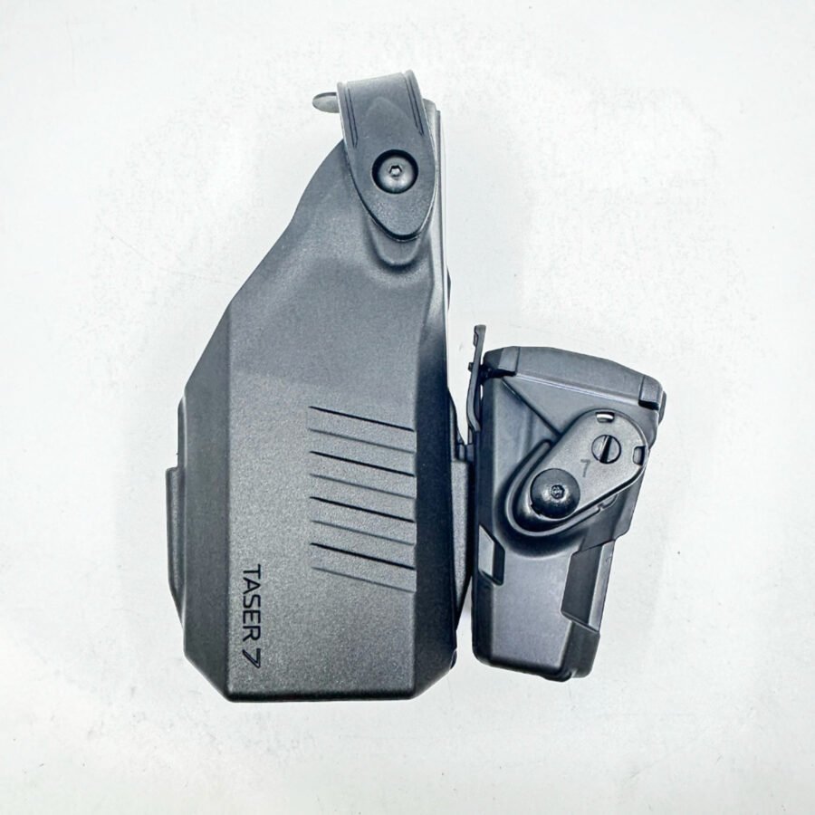 Pre owned TASER® 7 LE edition comes with 3 set of carts, holster, rechargeable battery - Image 6