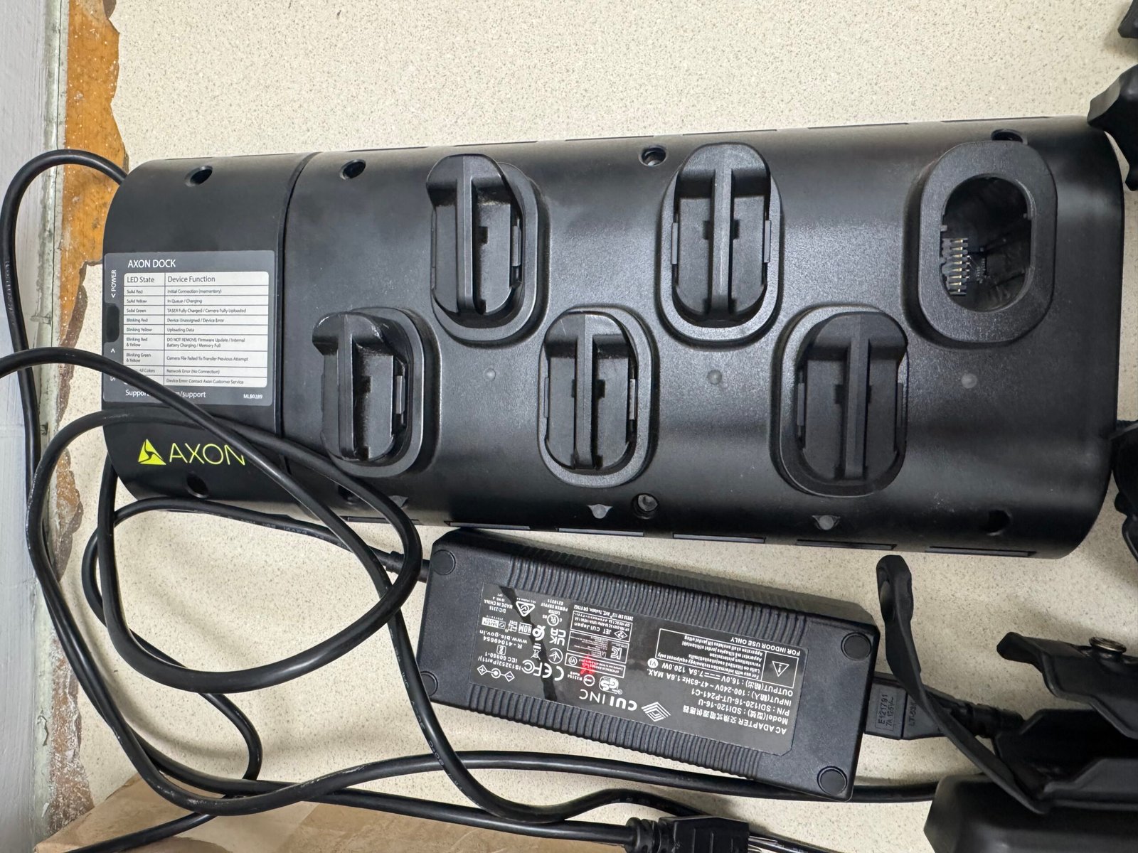 5 pre owned taser 7 with 30 set of carts, 5 holster, 5 rechargeable batteries, and 30 set of mixed carts SO and CQ, with 6 base rechargeable dock with accessories and sync software - Image 9