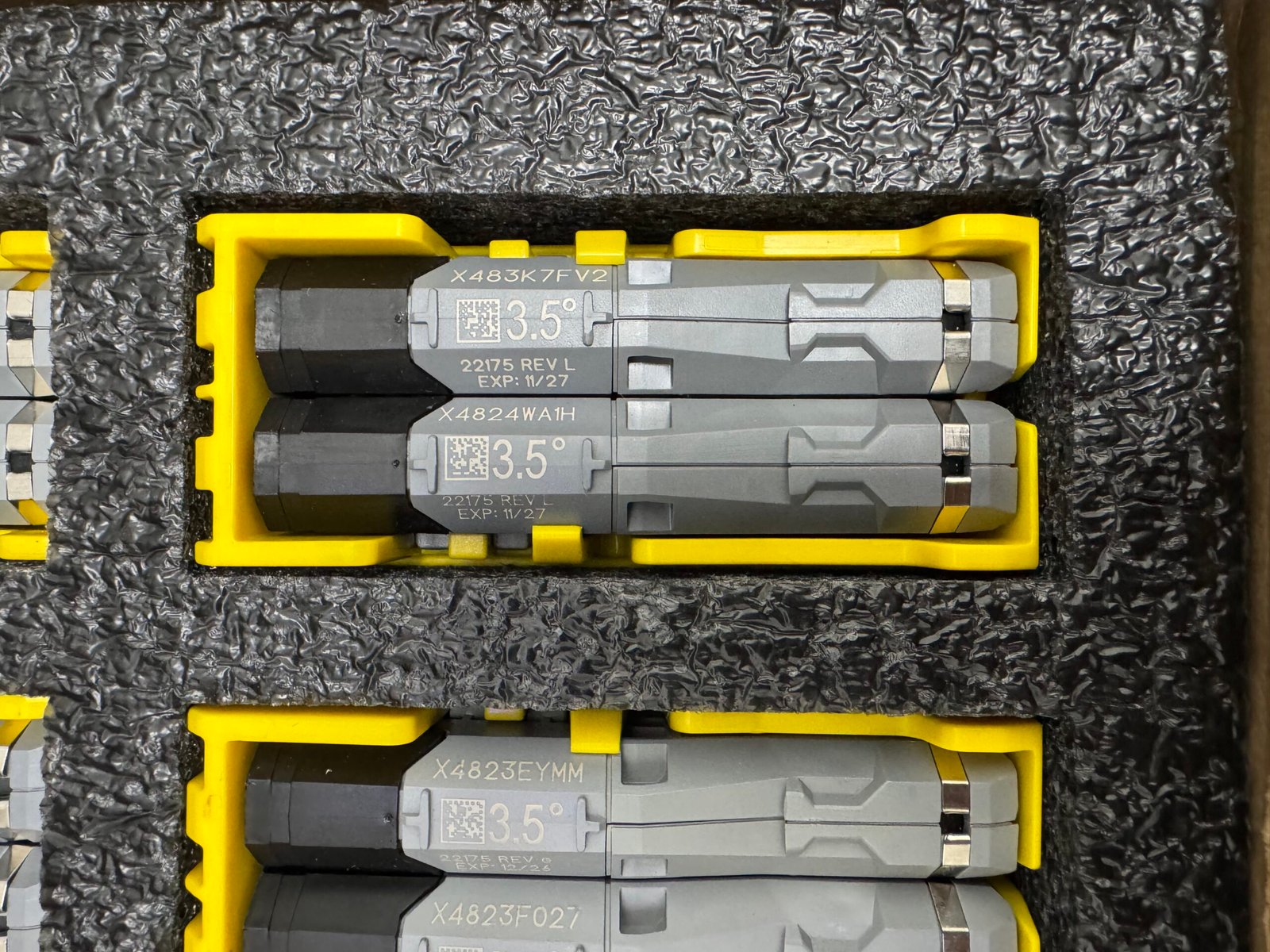 5 pre owned taser 7 with 30 set of carts, 5 holster, 5 rechargeable batteries, and 30 set of mixed carts SO and CQ, with 6 base rechargeable dock with accessories and sync software - Image 6