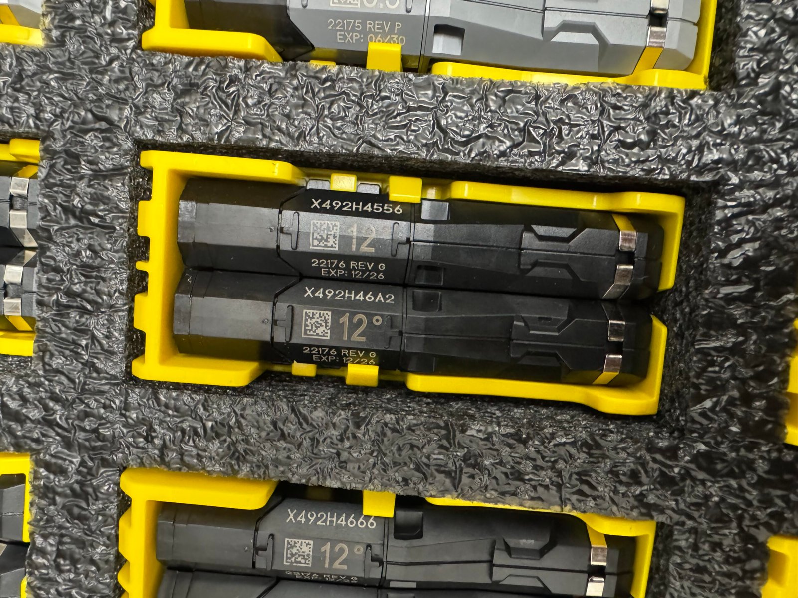 5 pre owned taser 7 with 30 set of carts, 5 holster, 5 rechargeable batteries, and 30 set of mixed carts SO and CQ, with 6 base rechargeable dock with accessories and sync software - Image 5