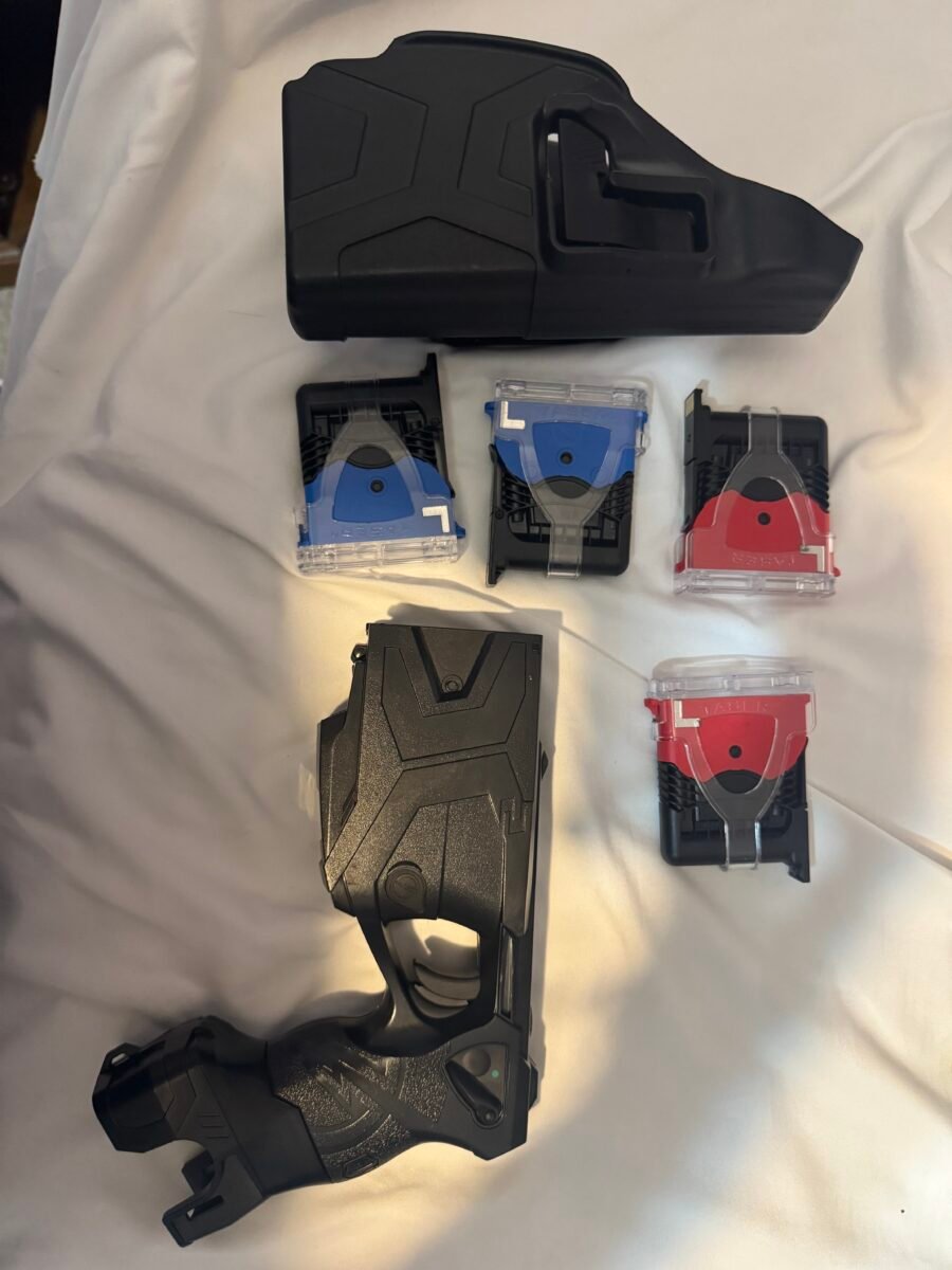 TASER X2 Pre-owned Law Enforcement with holster, 2 live cartridges, battery, 2 training carts, 2 red inert training carts - Image 2