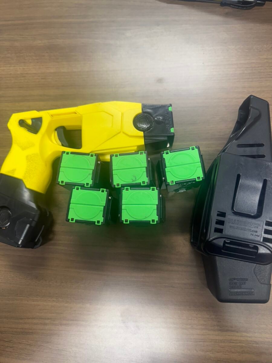 TASER® X26P Pre-owned Law Enforcement with brand new extended battery sleeve, holster, 6 cartridges - Image 2