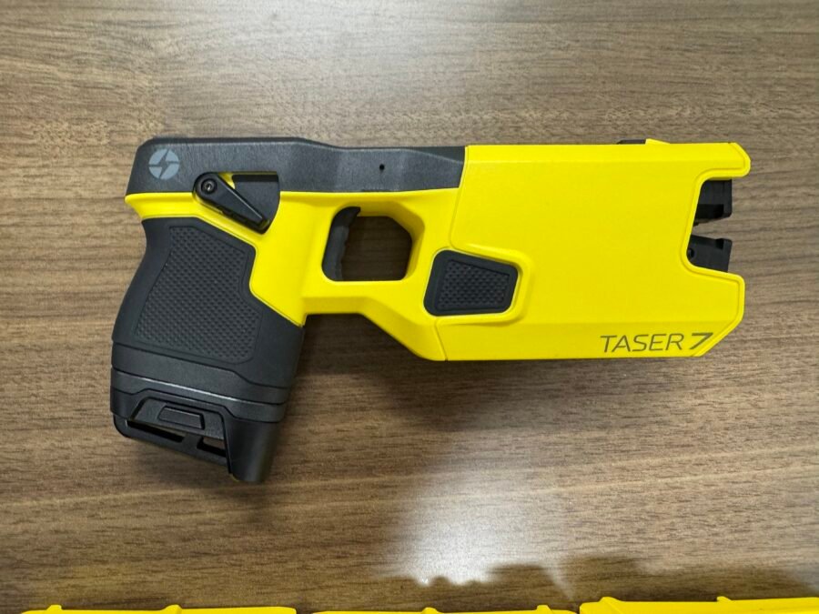 TASER® 7 LE edition comes with 2 rechargeable battery, holster, 10 live cartridges, free axon taser course - Image 5