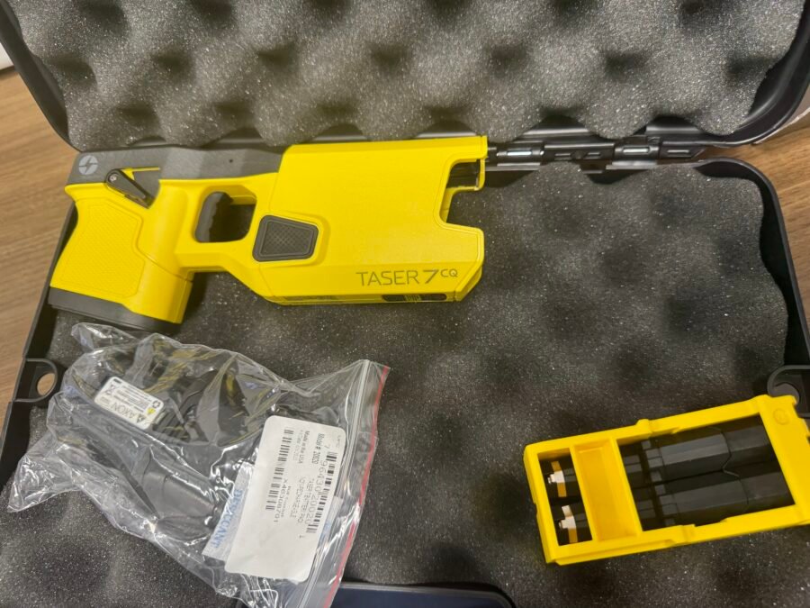 Taser 7CQ with holster, cartridges, battery, and free axon training course - Image 5