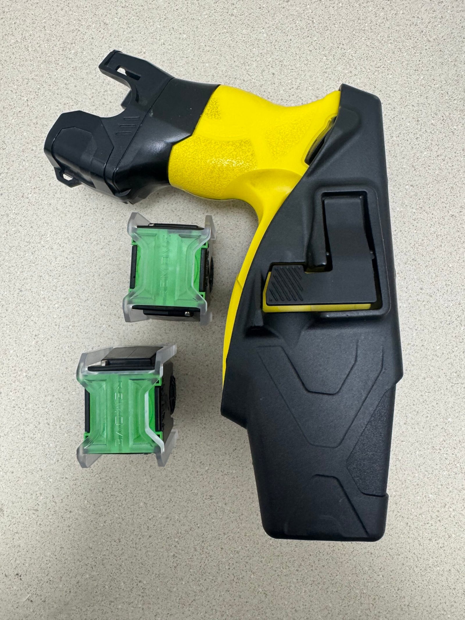 Taser X26P with holster, extended battery, 3 cartridges - Image 2